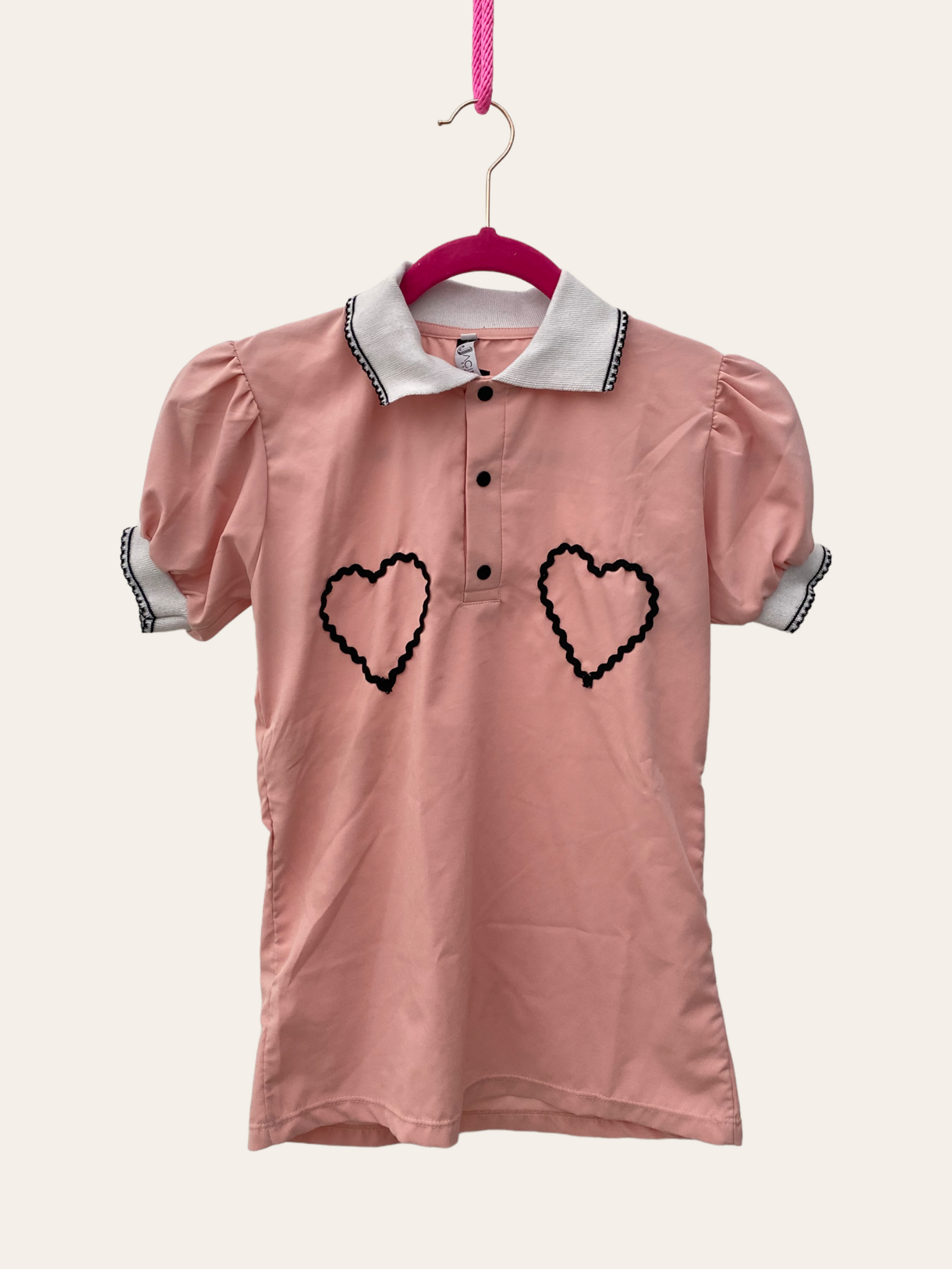 Camiseta rosa estampado de corazones - Pre-loved